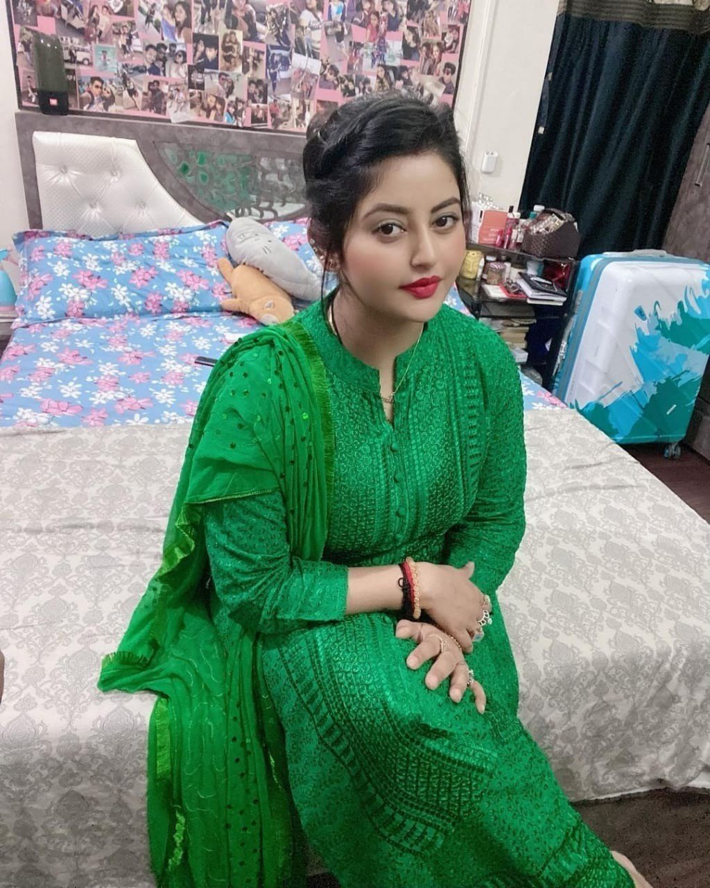 1 hr   :-   1000  2 hr   :-   1500  3 hr    :-   2000  Full day :-  35 photo 4
