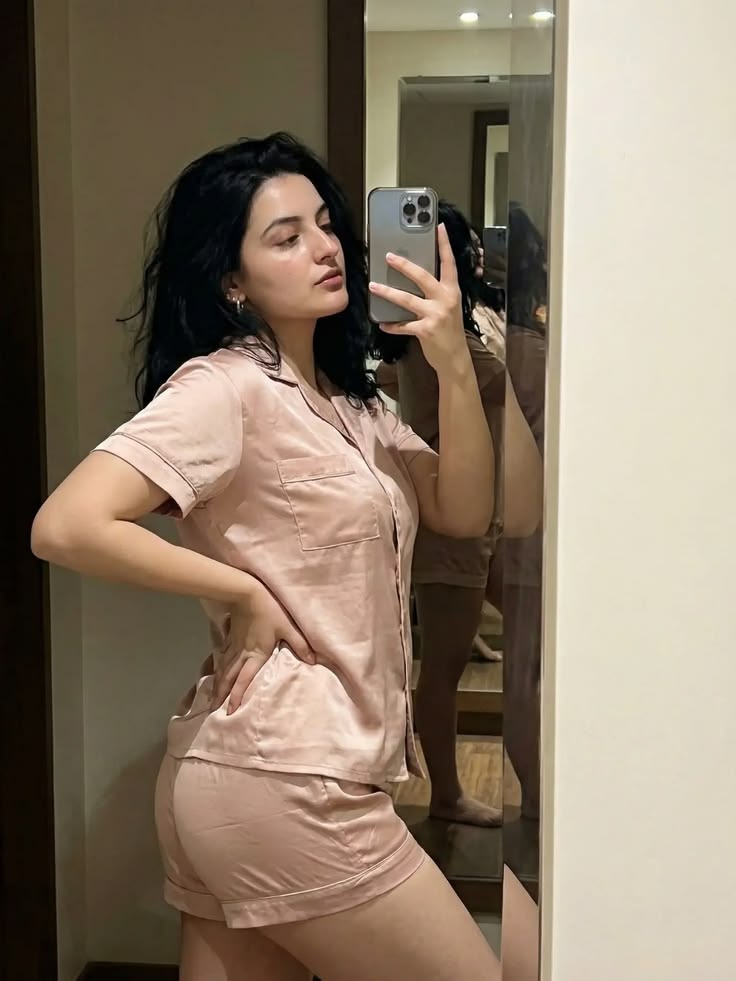 Hot girl 🥵 photo 3
