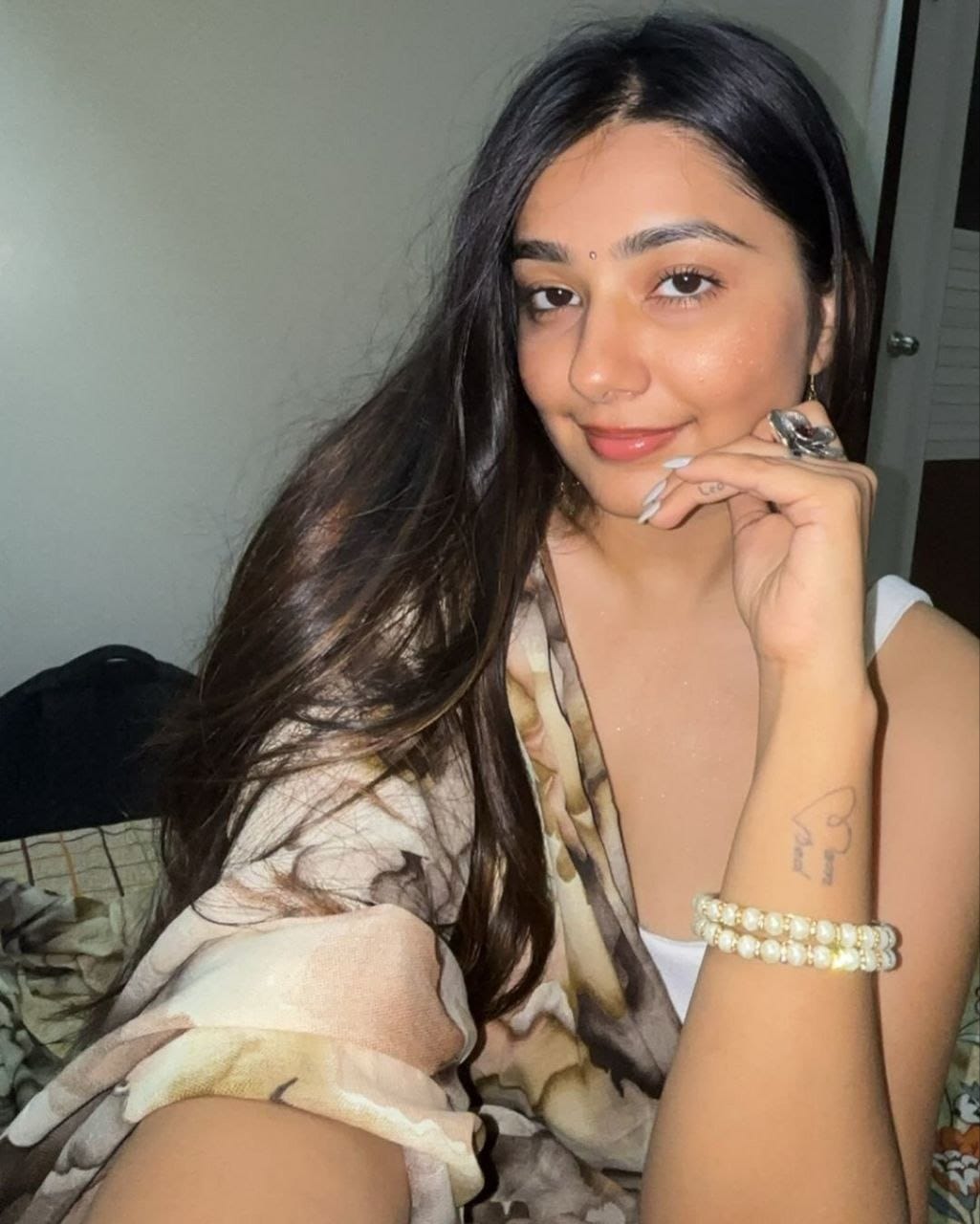 Gulmarg Independent college girls and housewife available photo 2