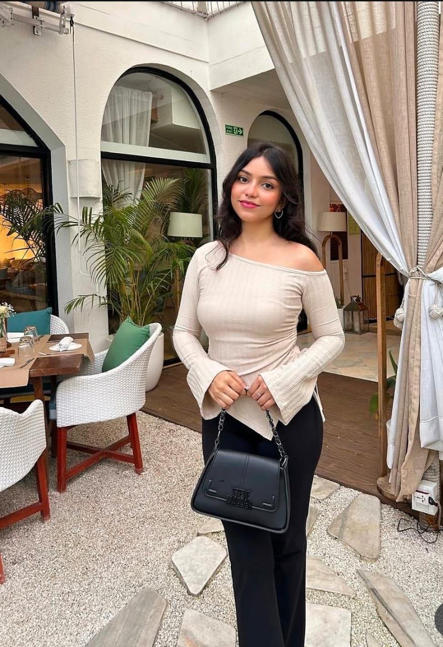 Ghaziabad best high profile girls available in low price safe and secu photo 2