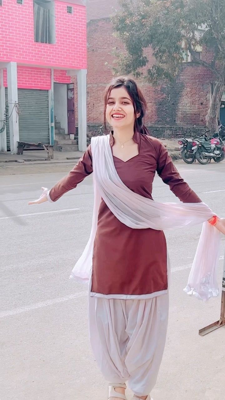 RANI SHARMA 🌹💋TO CALL GIRLS ESCORTS 🤙 SERVICE AVAILABLE 💋VIP TOP M in Akola