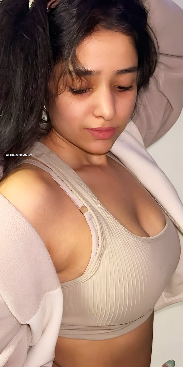 Amreli escort service photo 4