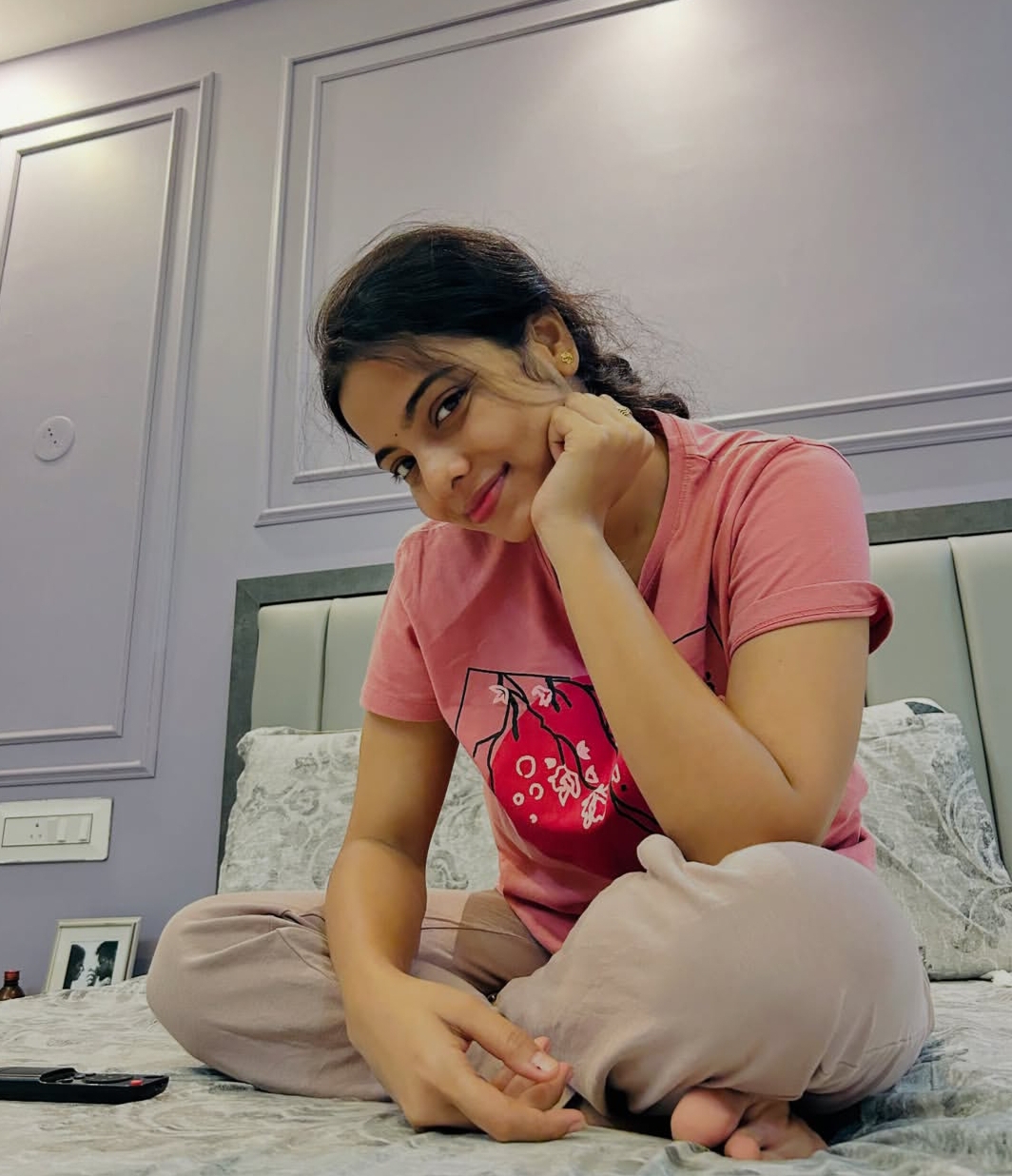 riya :- 1 hr 1000/- 2 hr 1500/-3hr 2500/- full night 3500riya..🌌🌌 photo 1