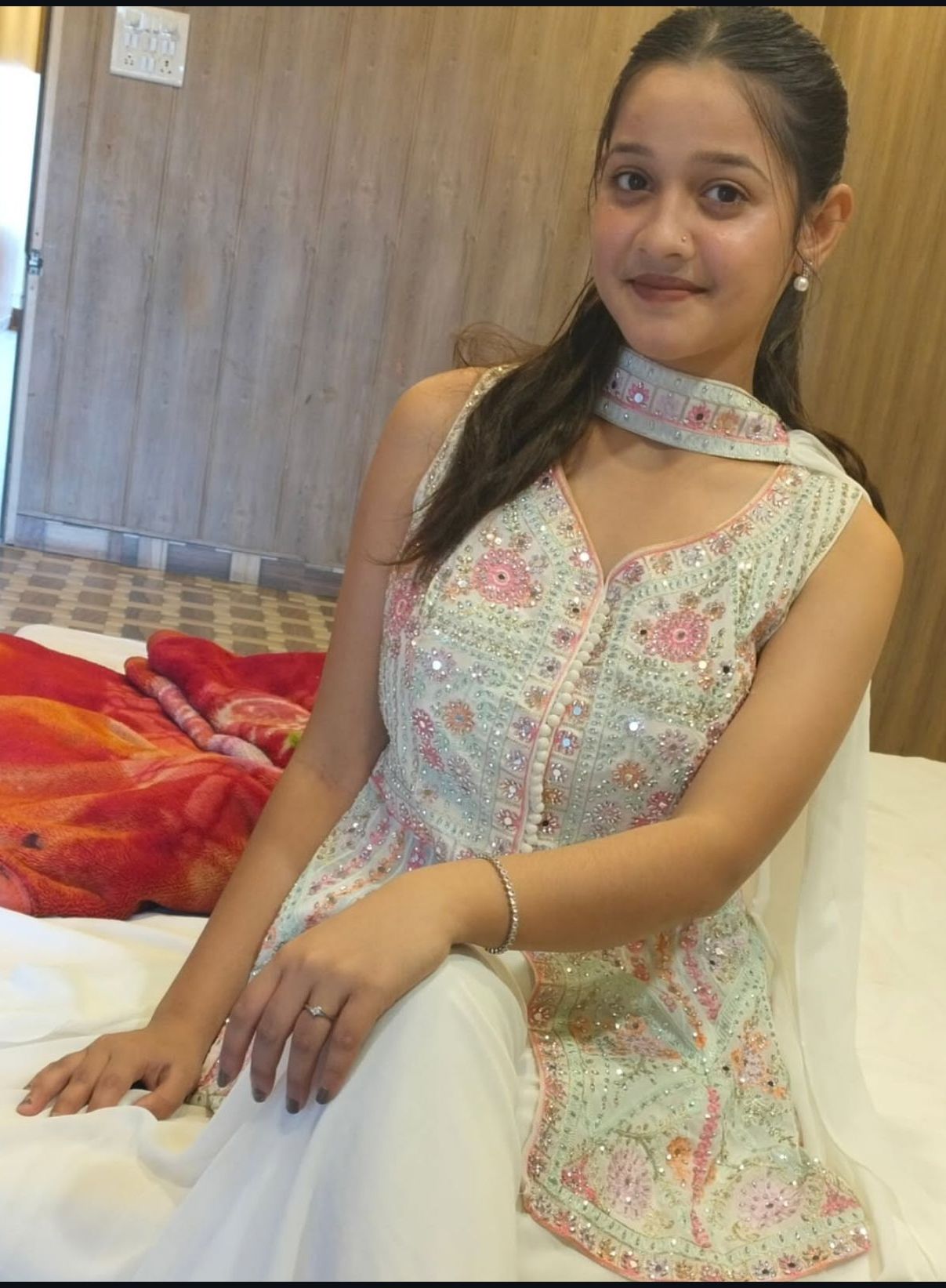 2000 unlimited shot low price high profile girl available in anand photo 1