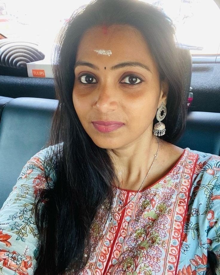 Vizag Low price all area provide VIP genuine call girl service photo 2